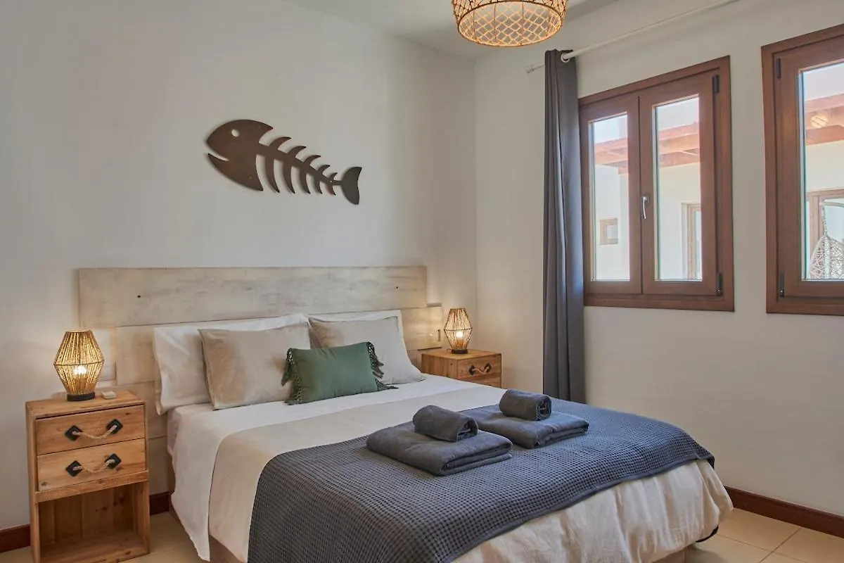Апартаменты Calero Surfin Shared Pool, 10 Min To Harbour Пуэрто-Калеро Испания